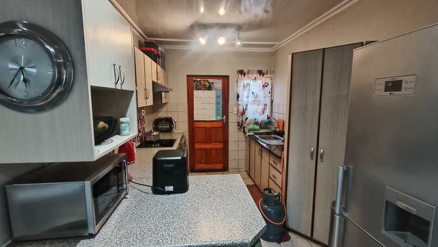 2 Bedroom Property for Sale in Hillside Free State